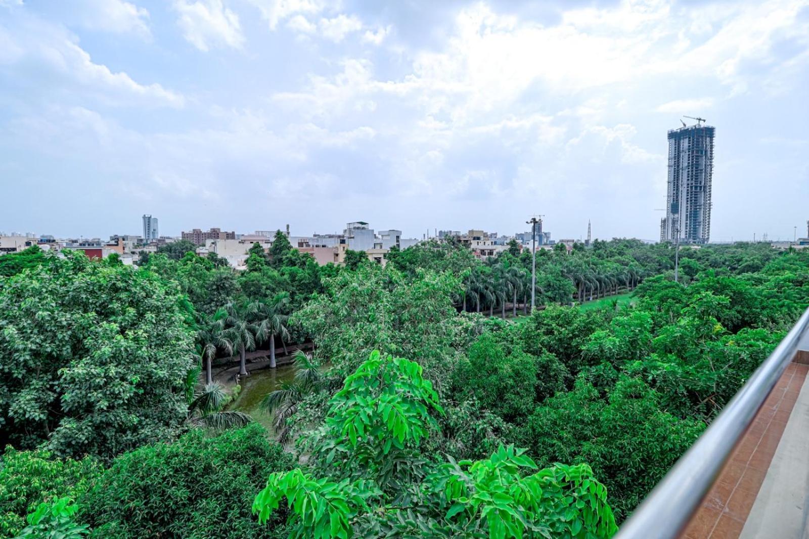 Ahuja Residency Noida Exterior foto